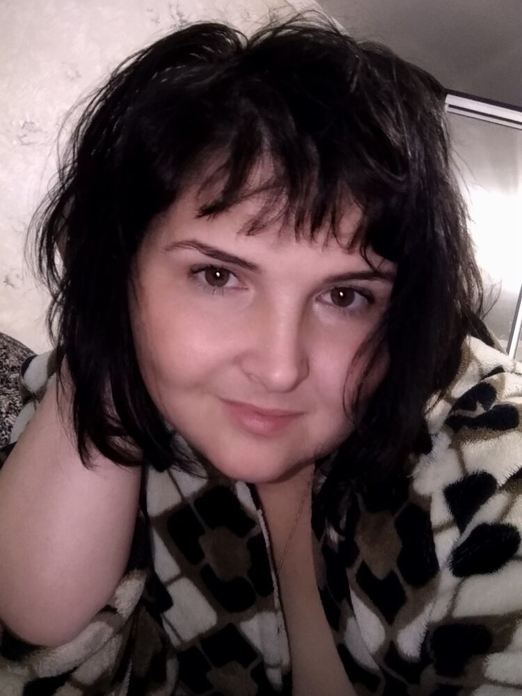  18717636  Irisska, 39 ,    
