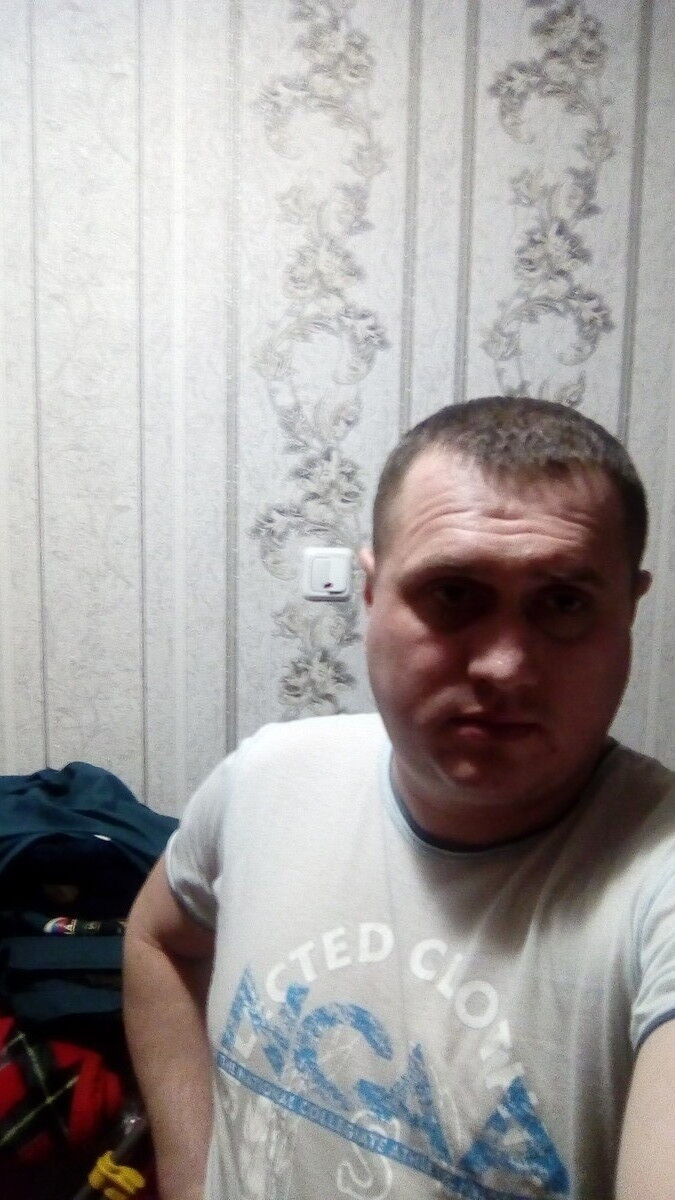  ,   Nik, 42 ,   
