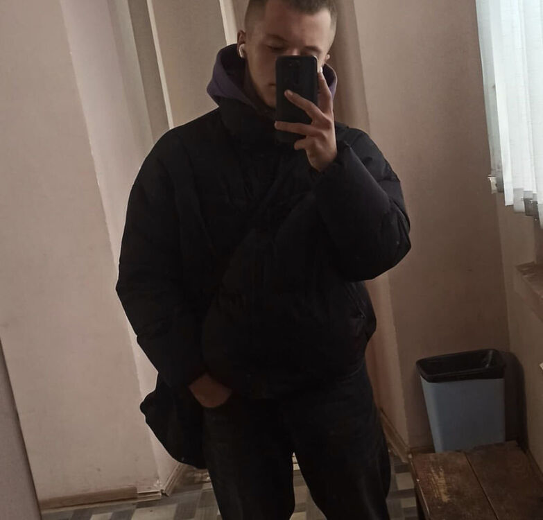  34672426  Sergei, 20 ,    
