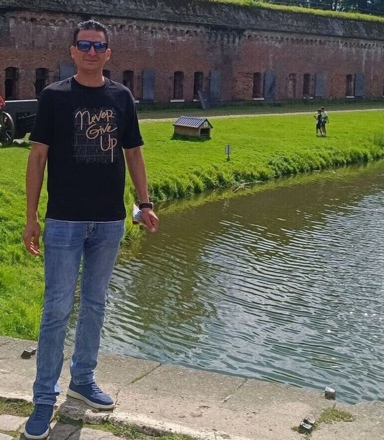  53977046  , 39 ,    -