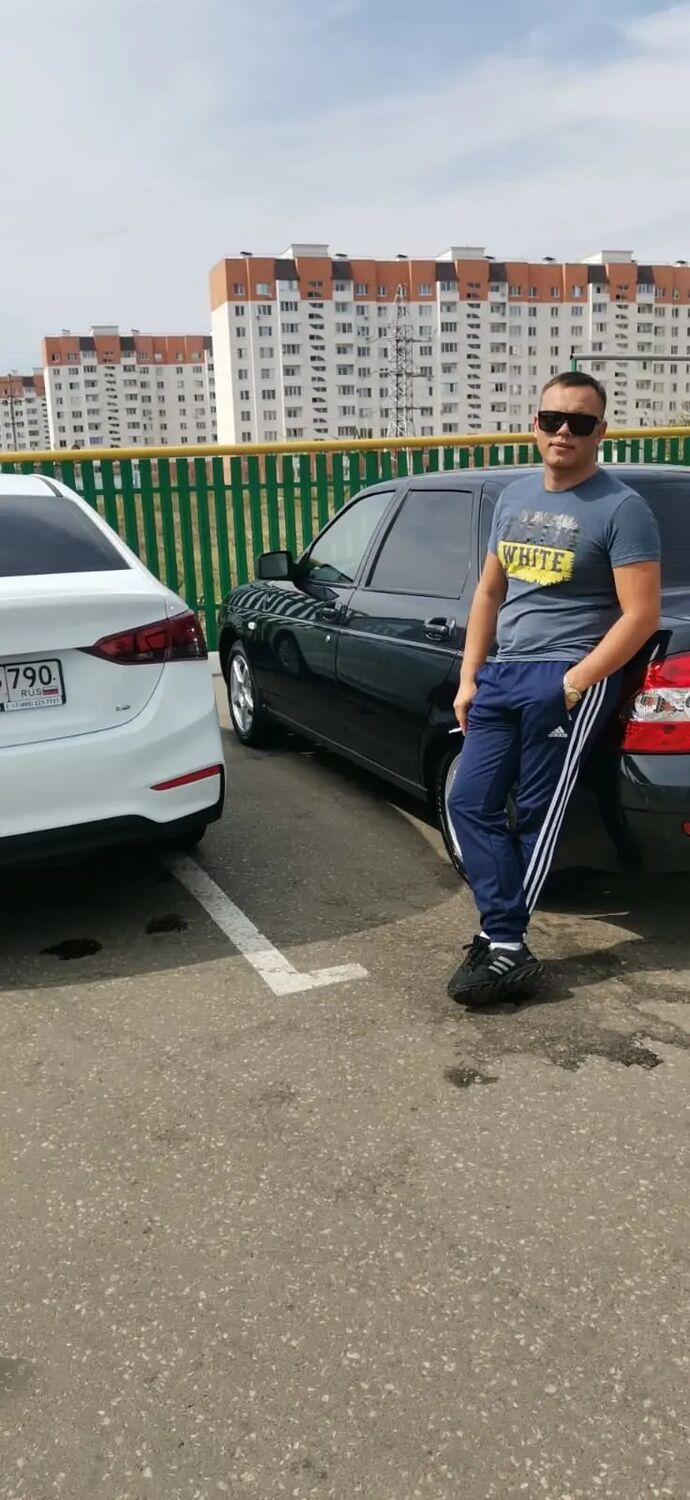  35004376  Denis, 33 ,    