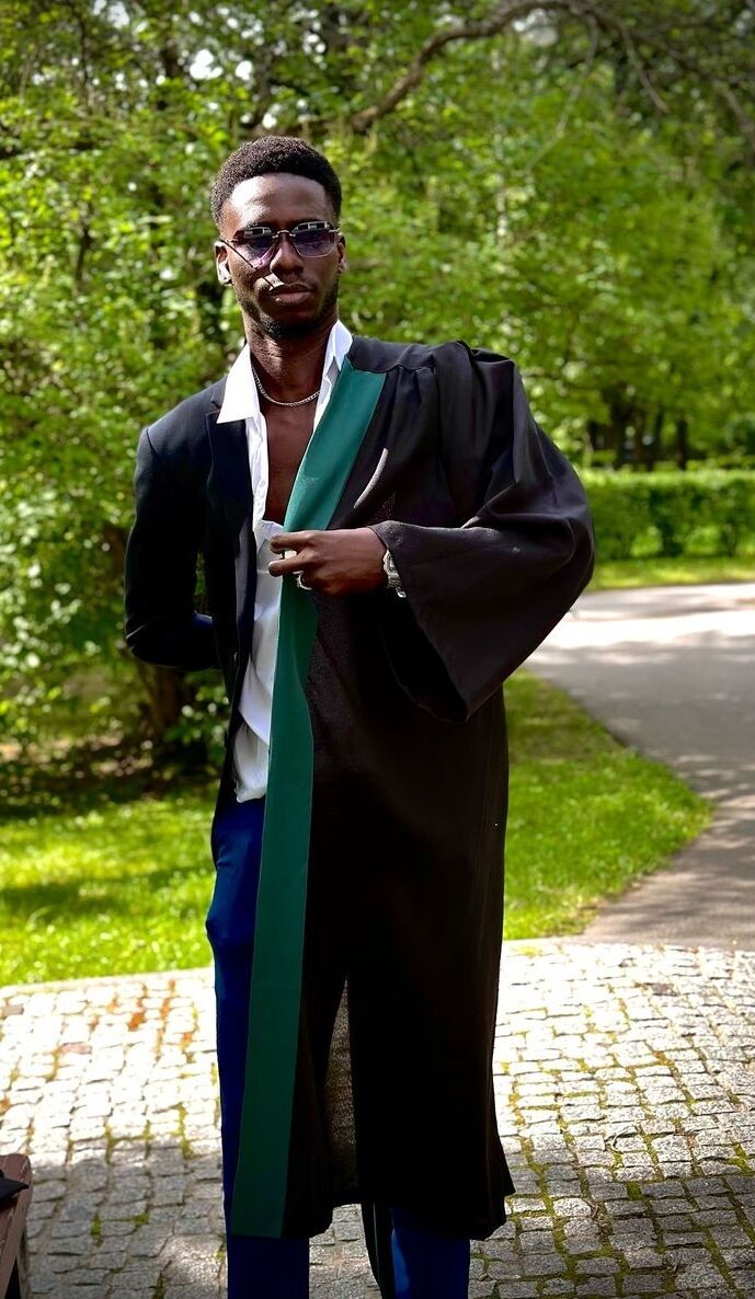  52568926   , 32 ,    -