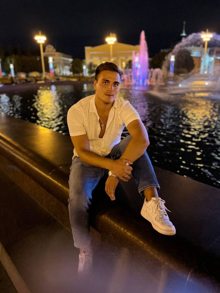  36244326  Eduard, 26 ,    