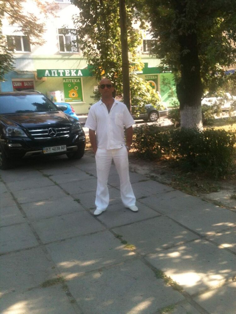  11665996  Elcin, 44 ,    