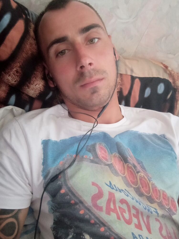  ,   Sigitas, 33 ,   ,   , c 