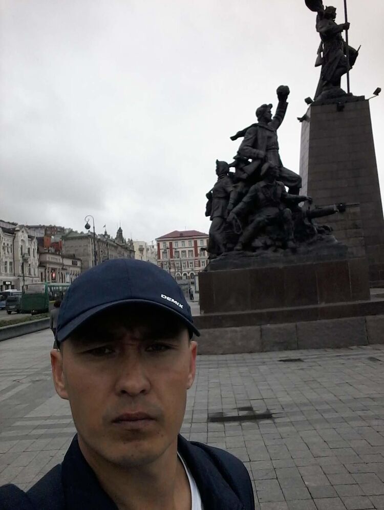  32055256  Maks, 38 ,    