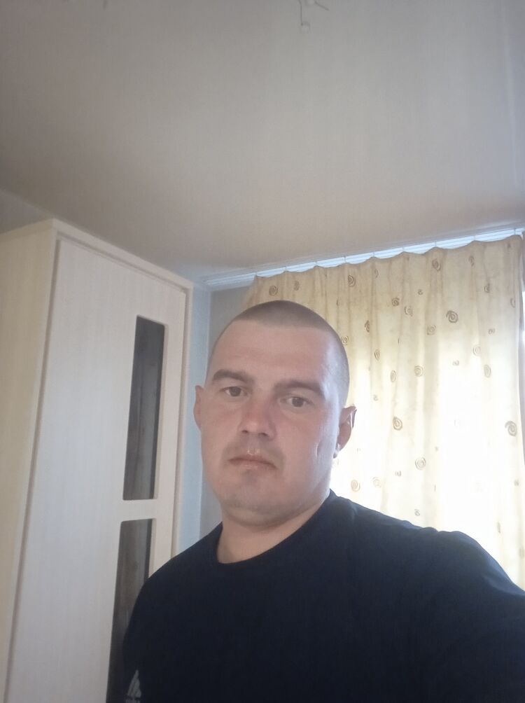  46663896  Igor, 28 ,    