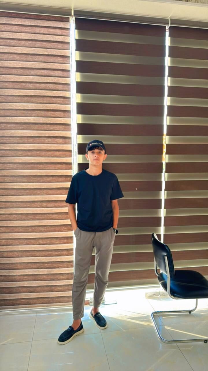  51987066  Navruzbek, 20 ,    