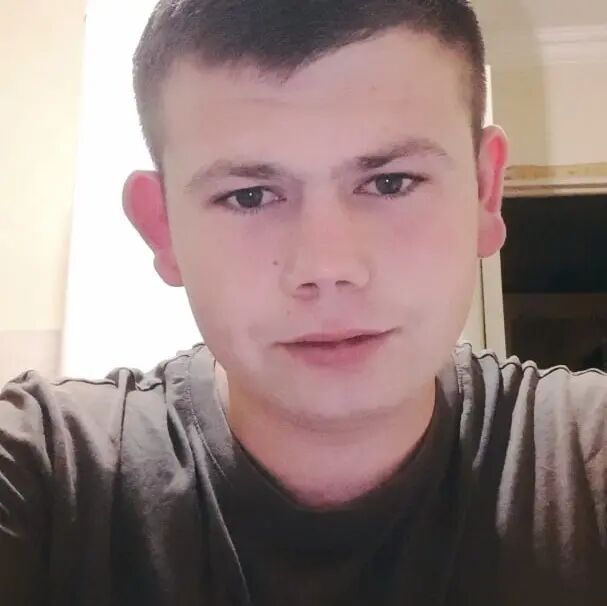  ,   Artur, 25 ,   c 