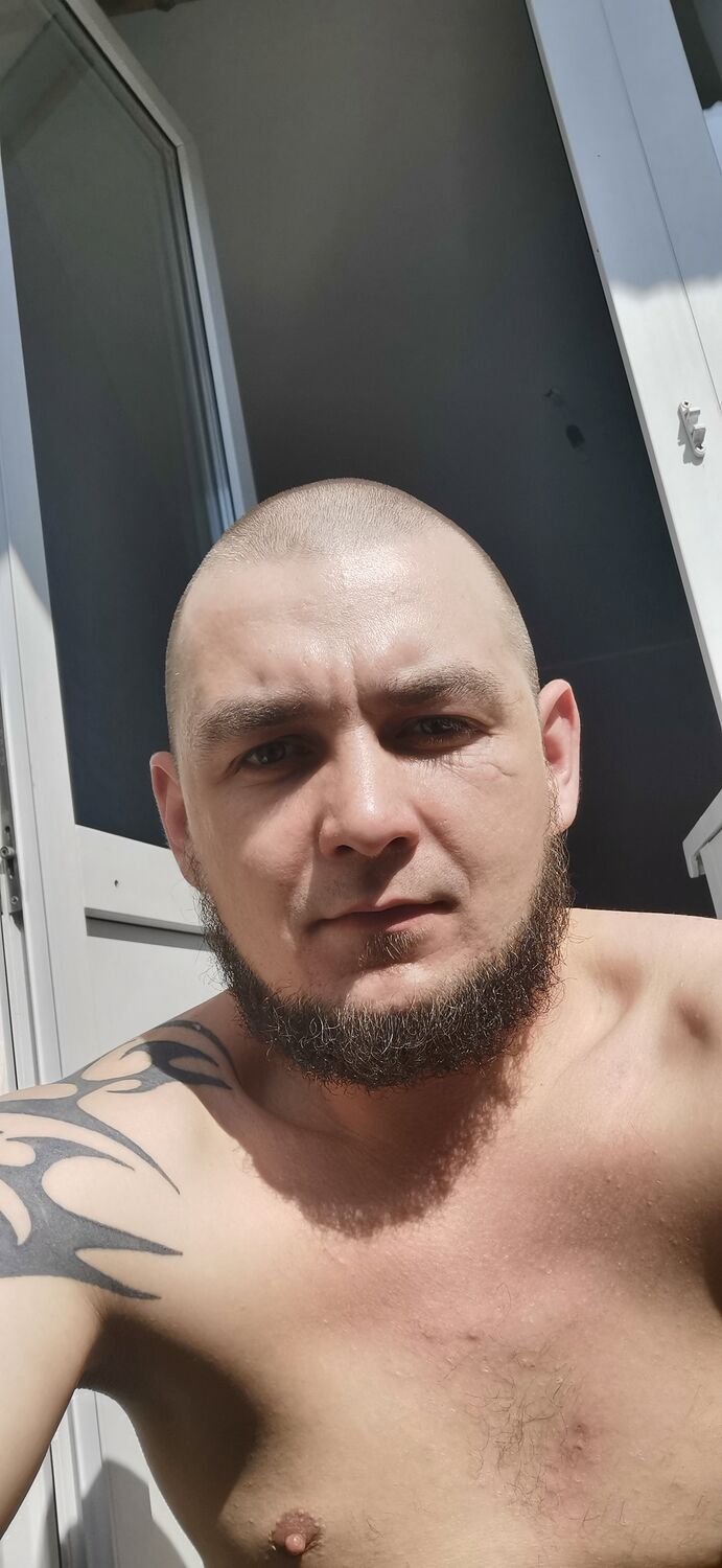  26083516  Denis, 28 ,    