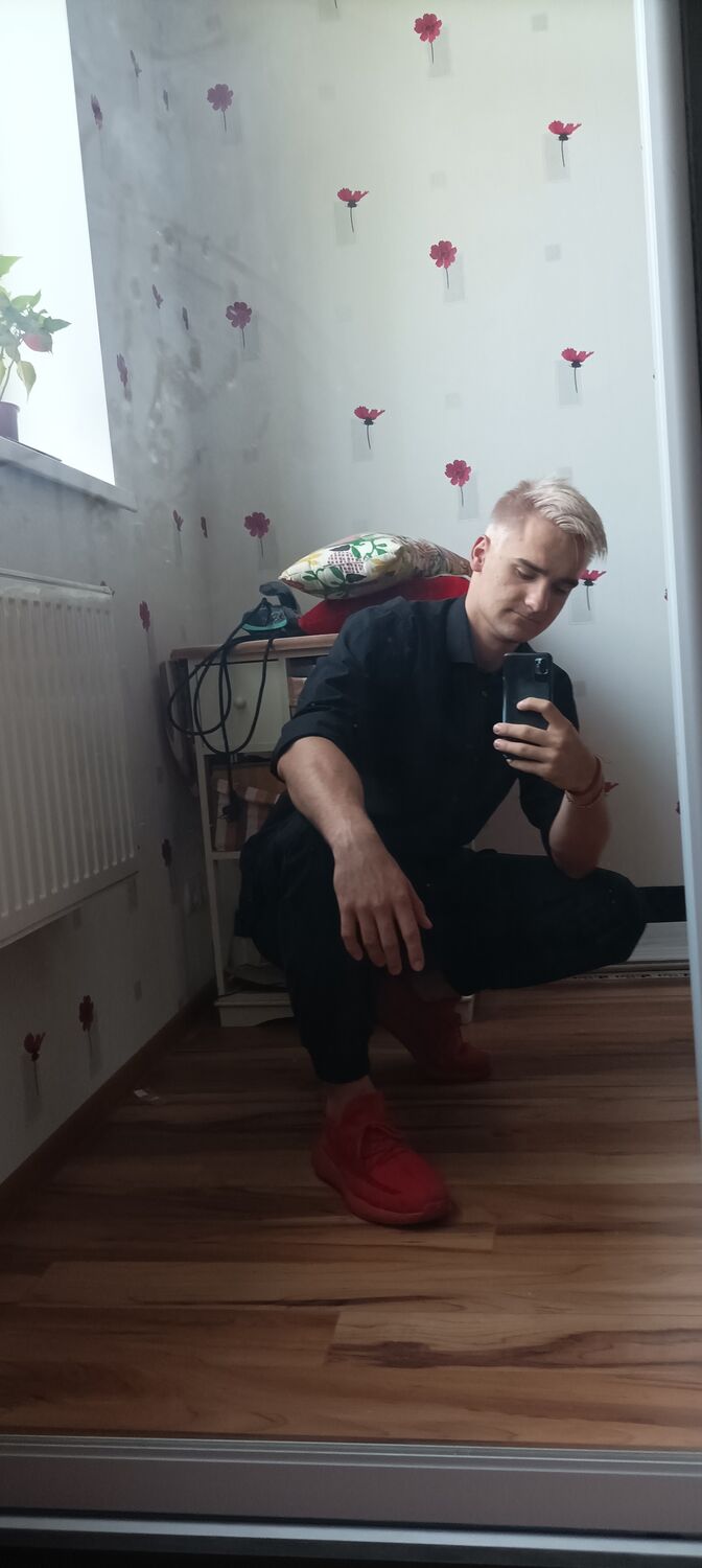 28137086  Andrey, 24 ,    