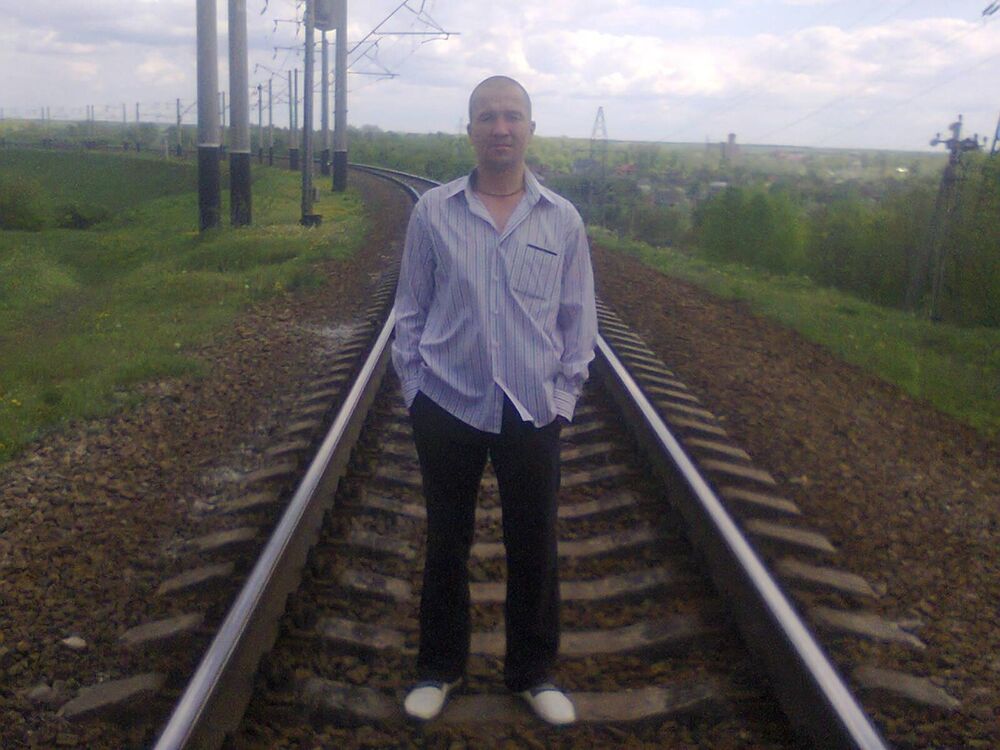  ,   Viktor, 43 ,  