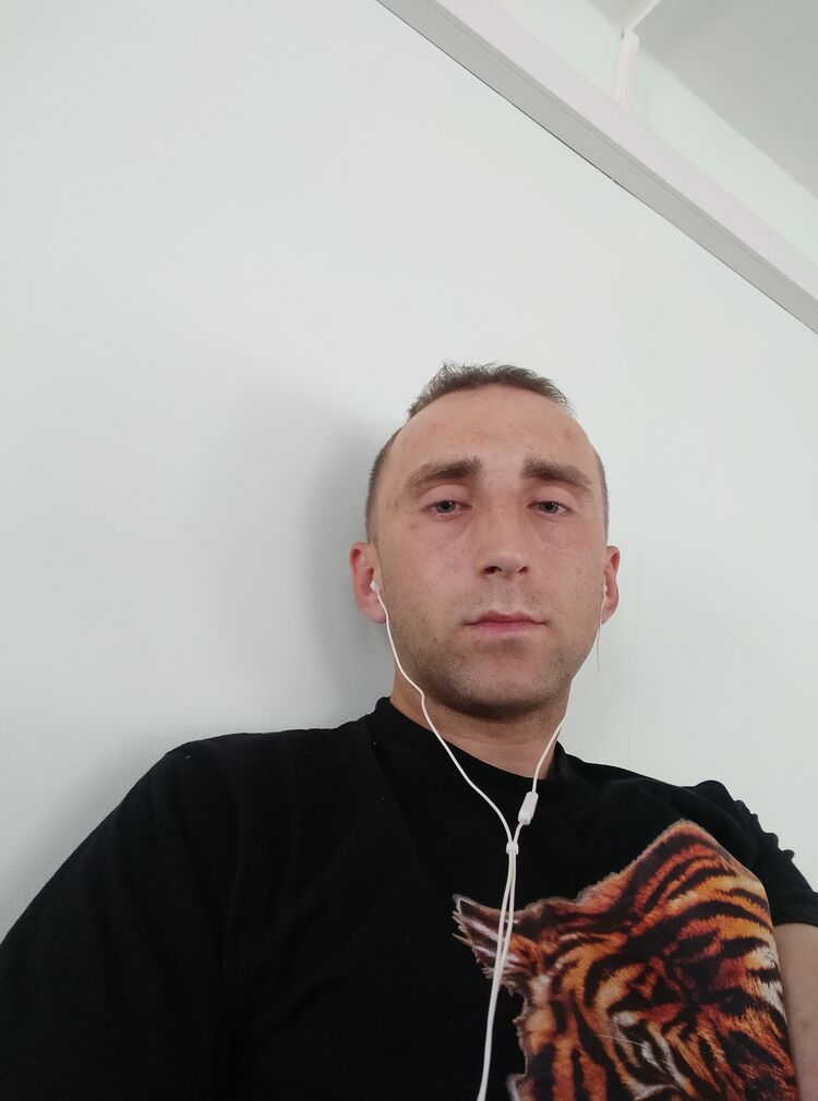  46016236  Ivan, 27 ,    