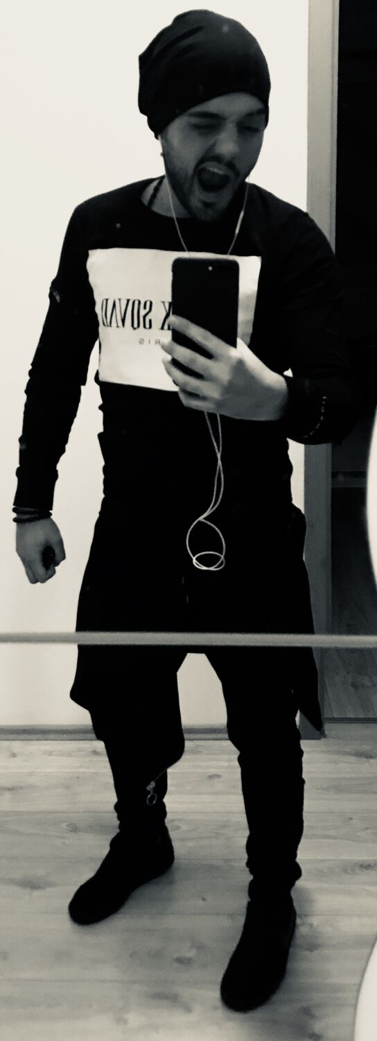  ,   Alex, 32 ,   