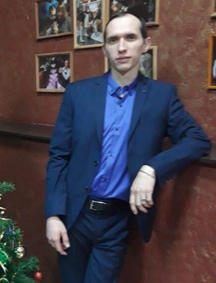  44544756  Anton, 36 ,    