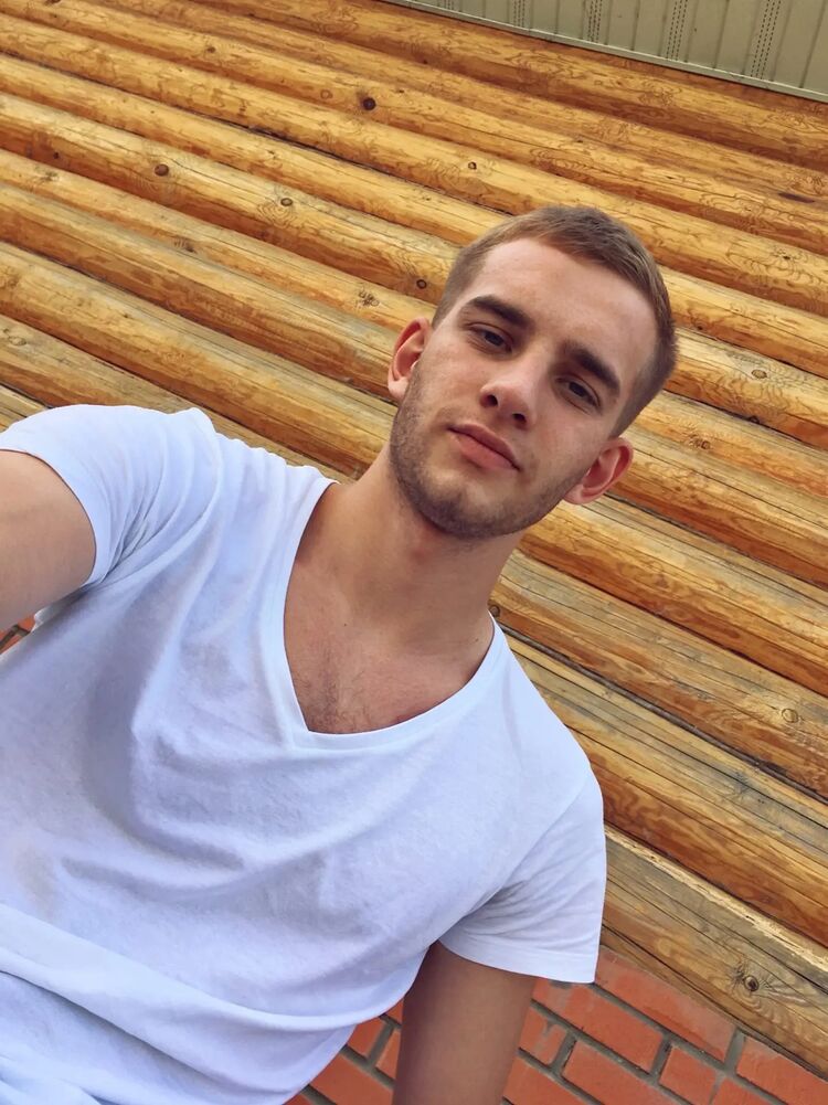  32554006  Denis, 27 ,    