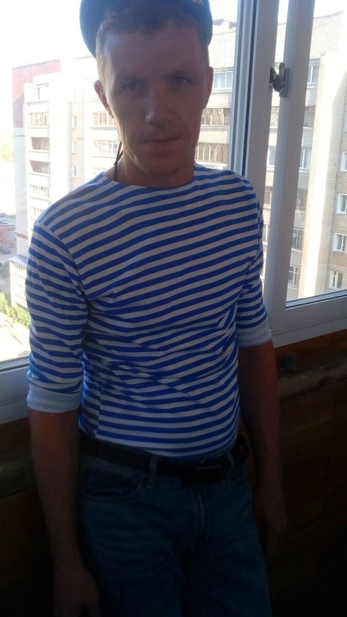  15515846  Oleg, 44 ,    