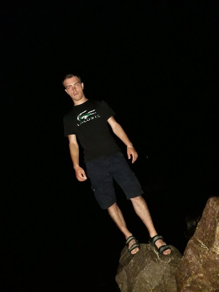  ,   Anton, 26 ,  
