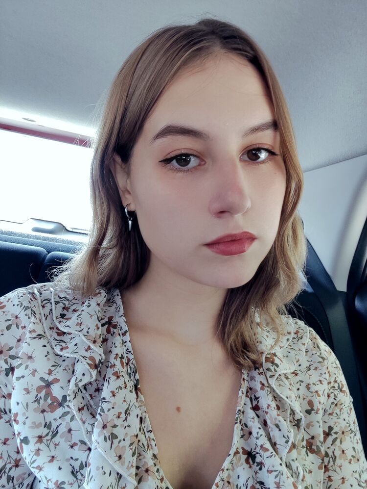  ,   Eva, 21 ,   ,   