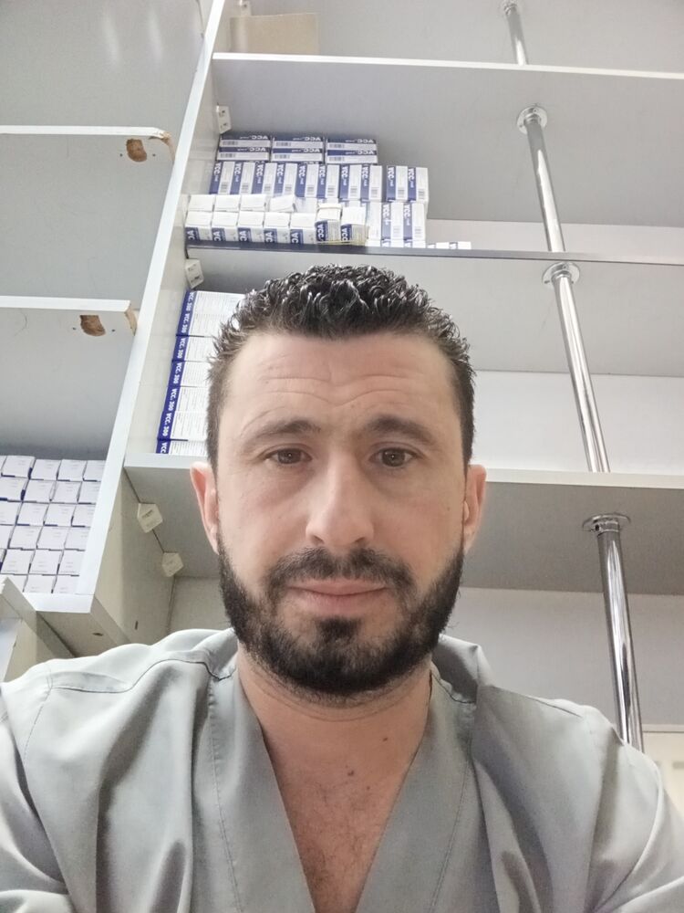  42432096  Viktor, 41 ,    