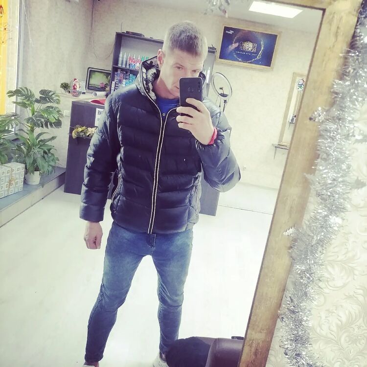  ,   Maxim, 37 ,   ,   , c 