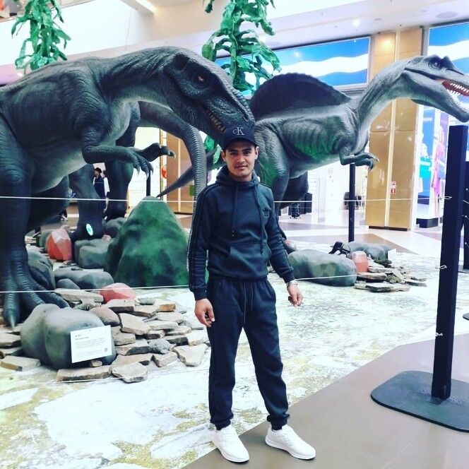  18107516  Dostonjon, 31 ,    