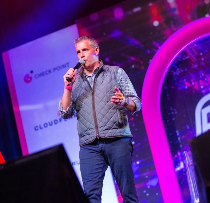  41957436  Erickson, 40 ,    