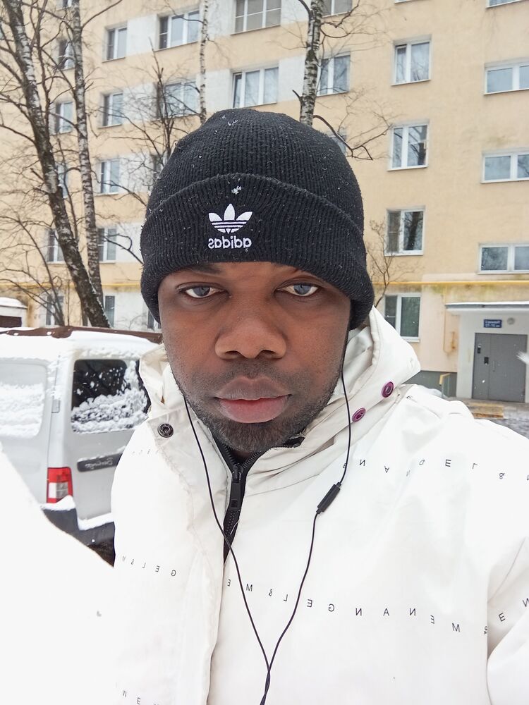  41594626  Yannick, 36 ,    