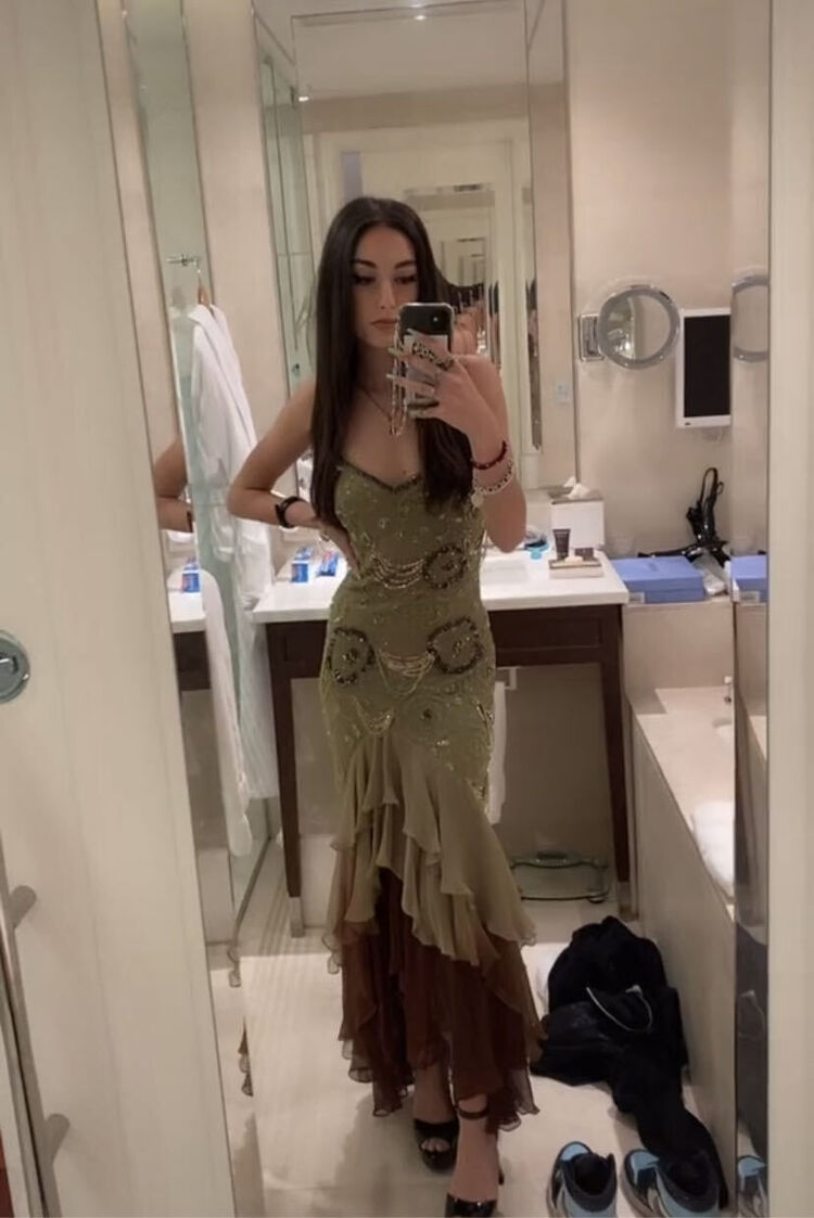  23292316  Julia, 23 ,    