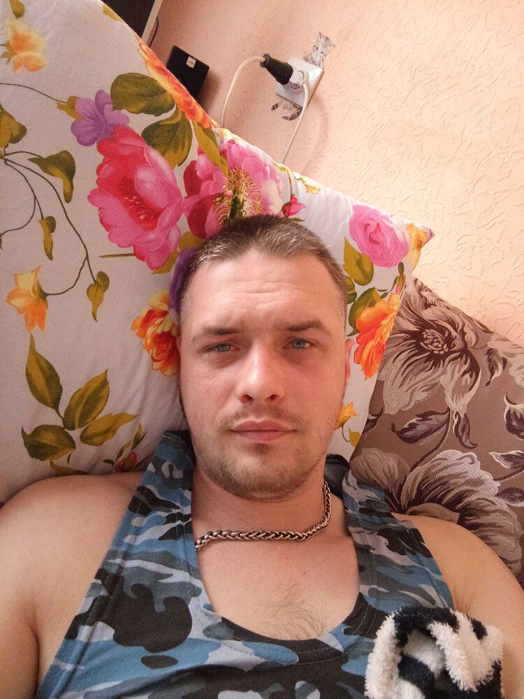  43493246  Alexander, 28 ,    