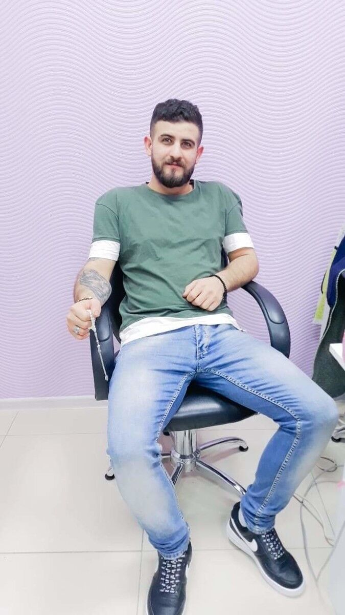  18282866  Hakan, 33 ,    