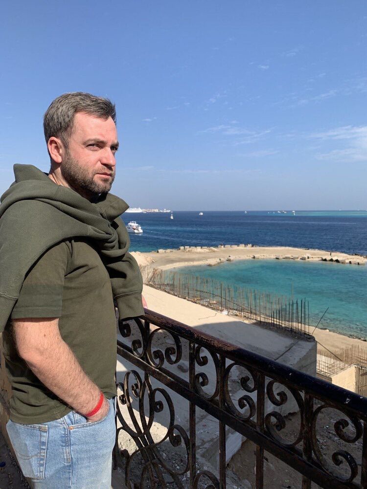 37365506  Pavel, 40 ,    Barcelona
