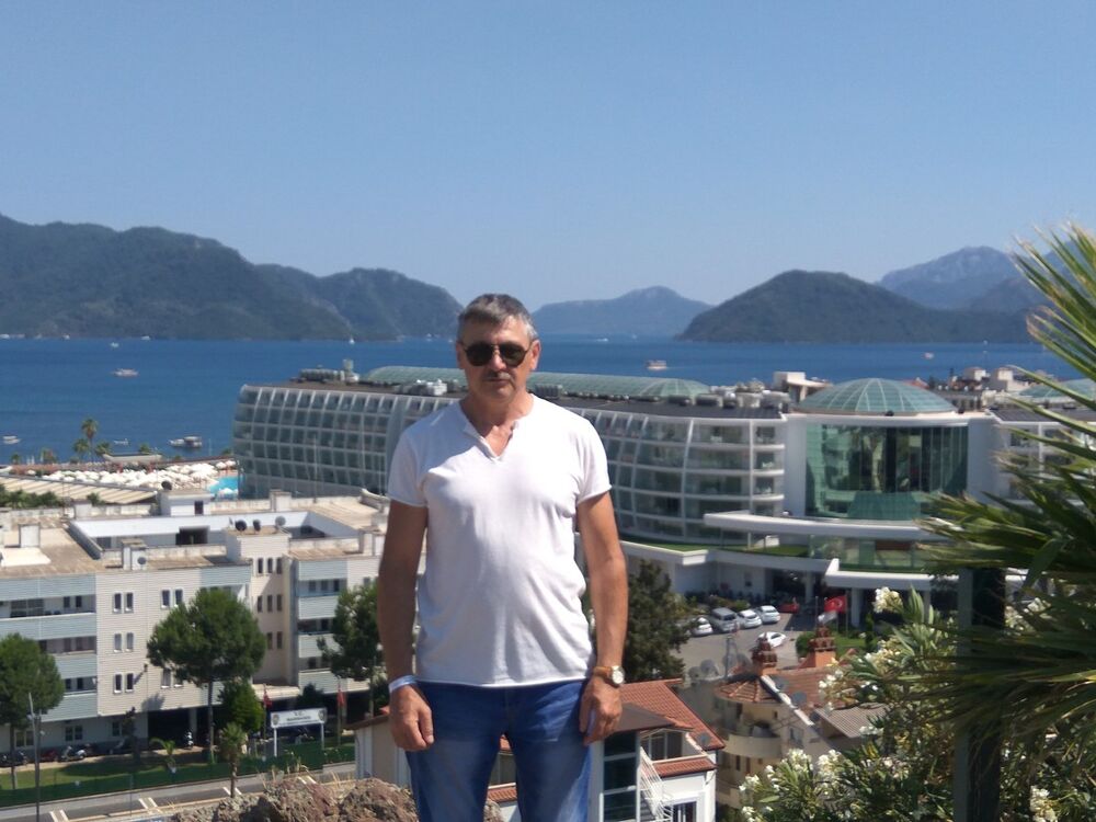  ,   Alex, 61 ,   