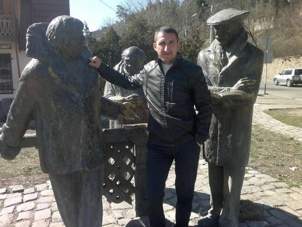  ,   ARTUR, 42 ,   