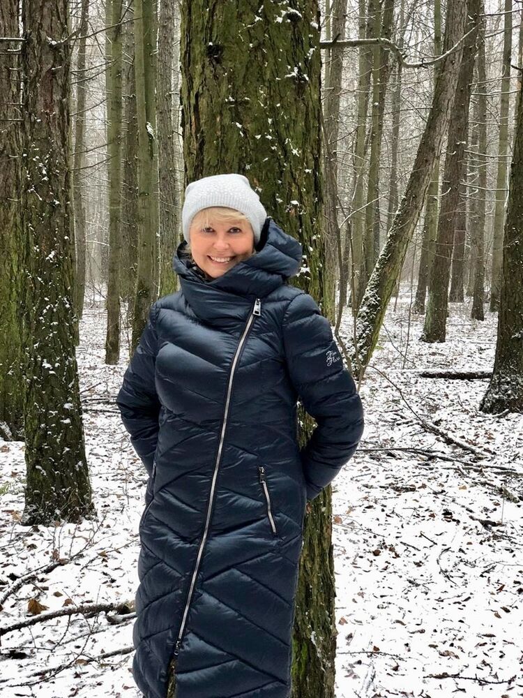  18985846  Lyudmila, 62 ,    