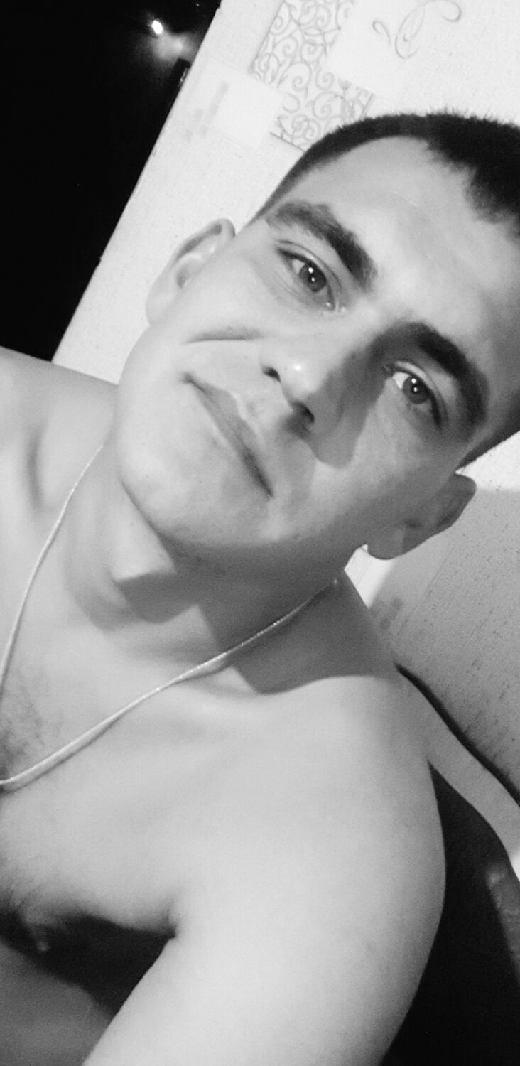  45982076  Alexander, 29 ,    