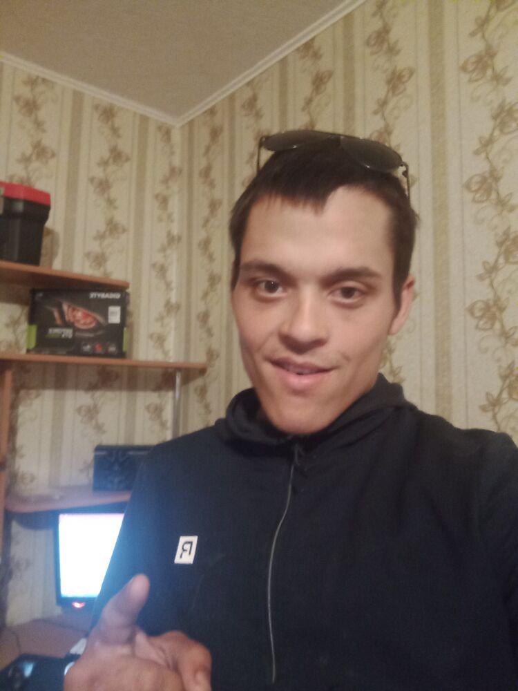  28539416  Mikhail, 26 ,    