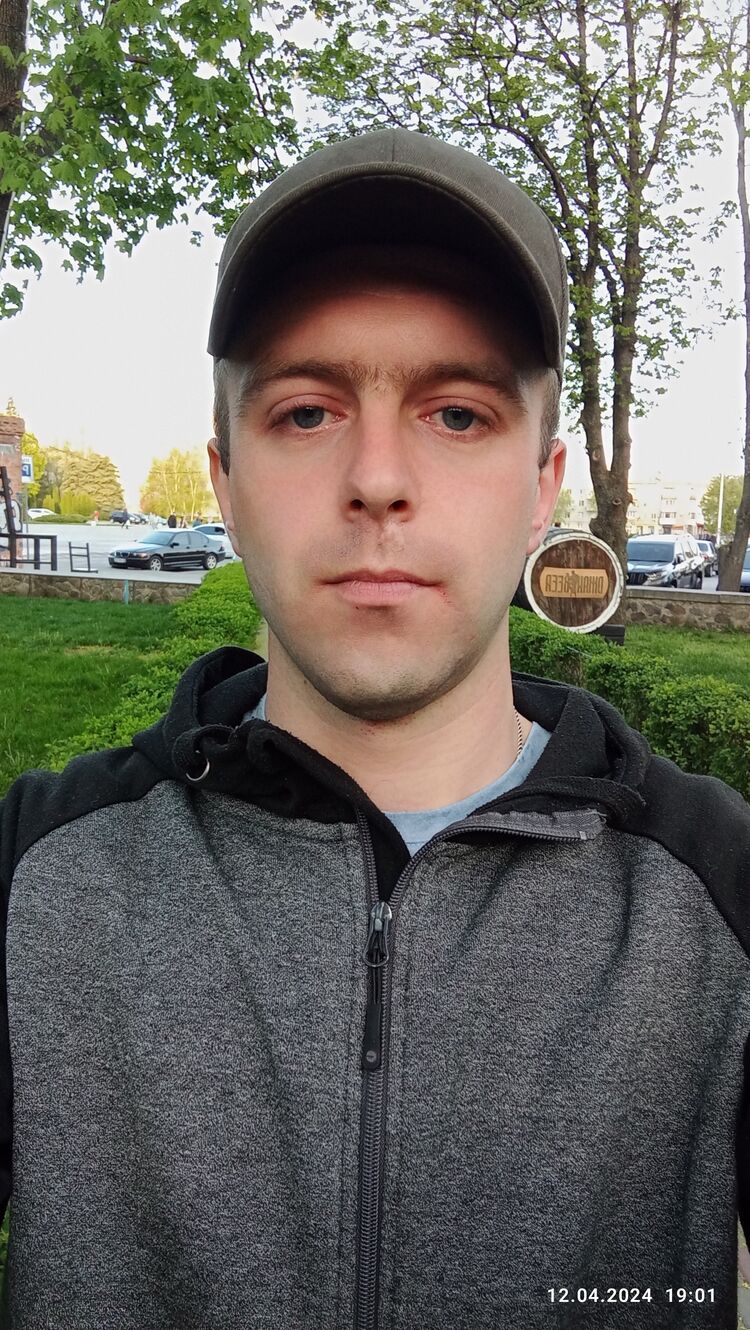  44460836  Vladimir, 28 ,    