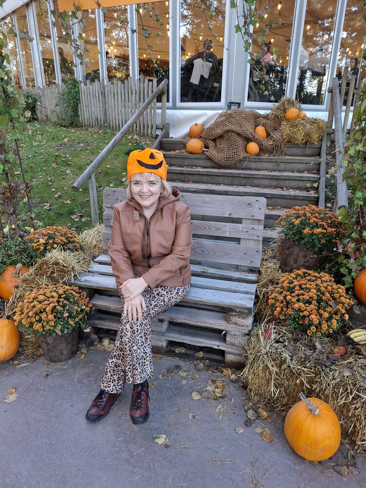  53953696  Elena, 59 ,    Sundbyberg