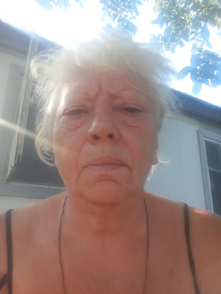  52844286  Larisa, 57 ,    