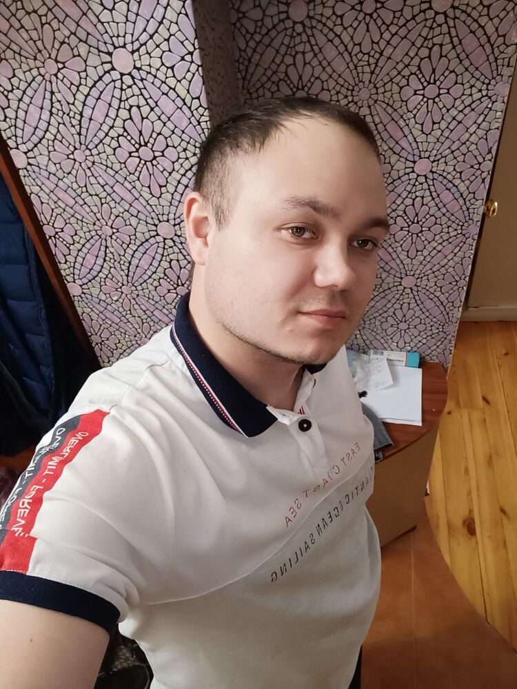  24938016  Pavel, 33 ,    