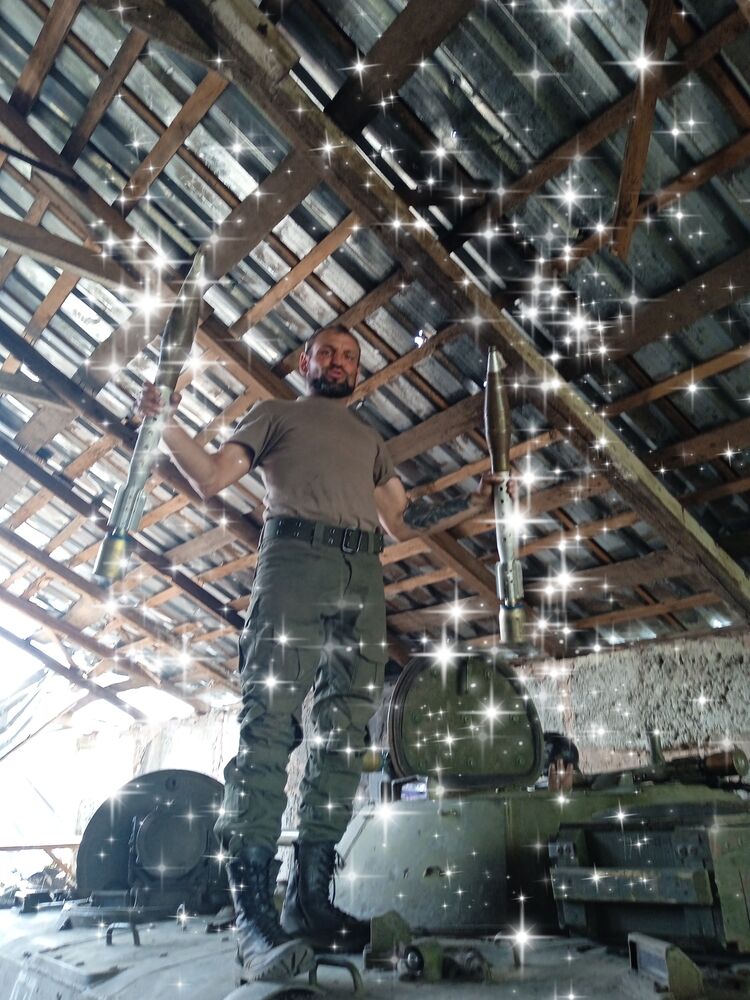  39610826  Maks, 42 ,    