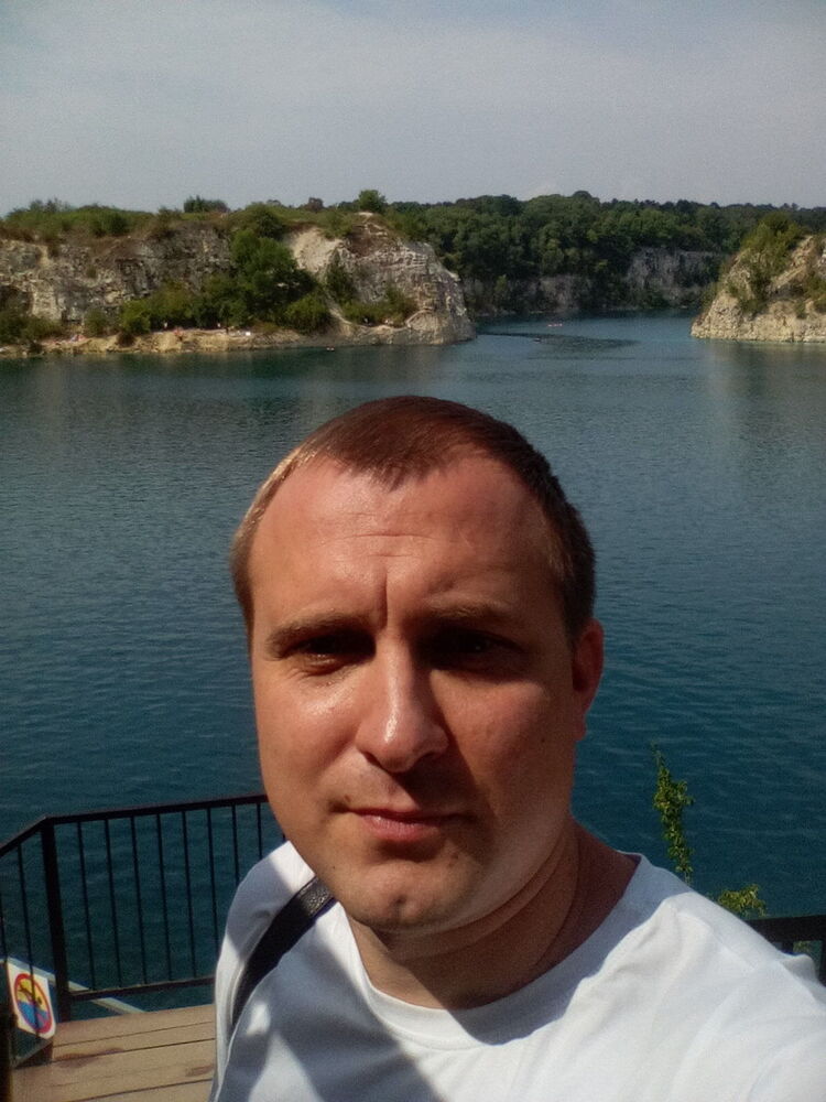  10298306  Sergei, 43 ,    