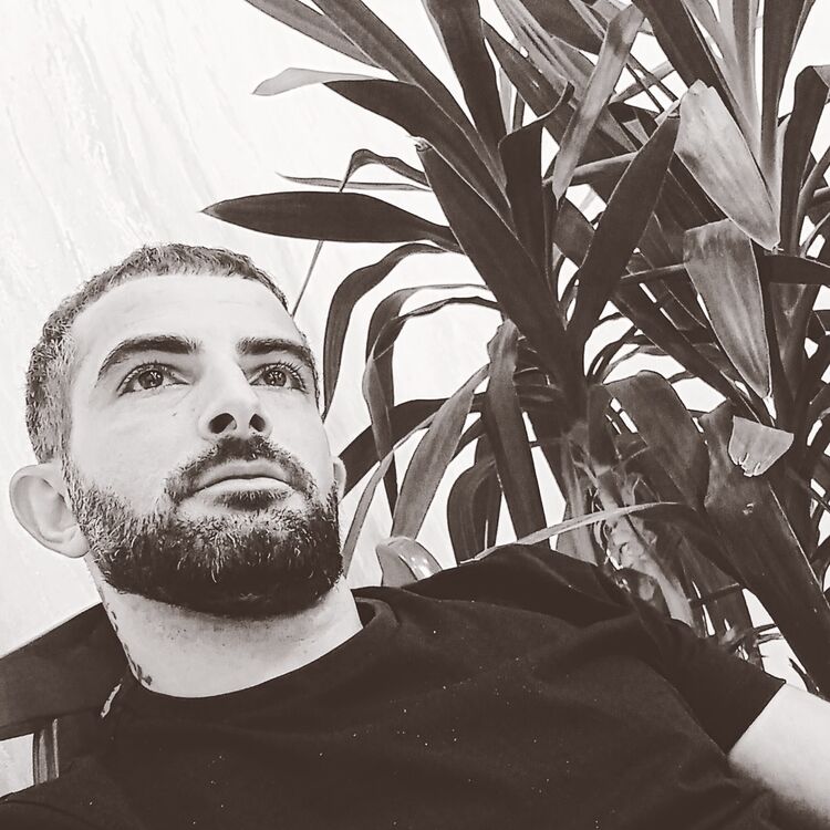  47644726  Grigoryan, 34 ,    