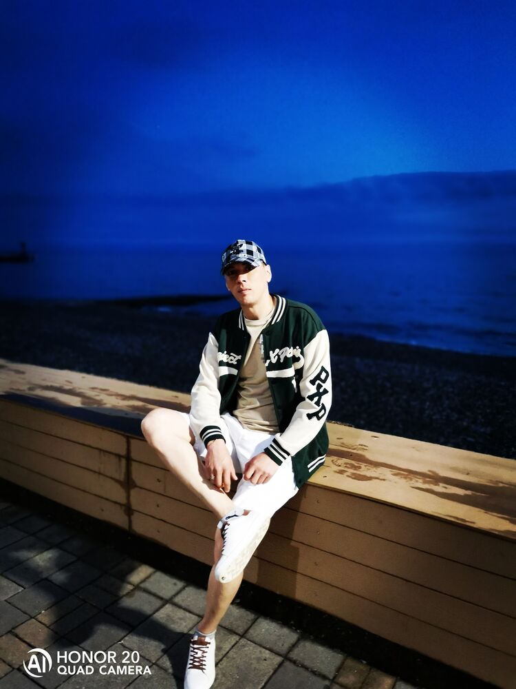  54366996  Roman, 41 ,    