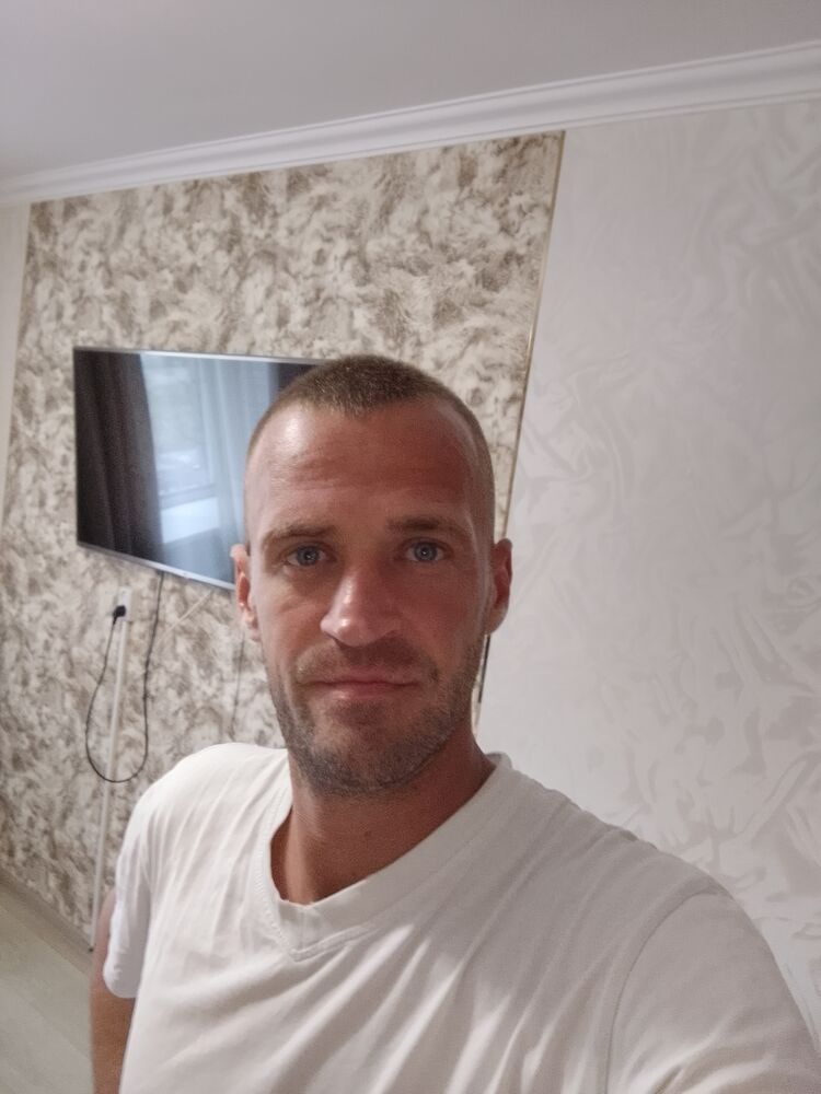  ,   Artem, 37 ,   ,   , c , 