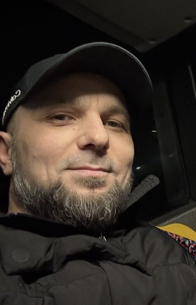  54666006  Artur, 39 ,    