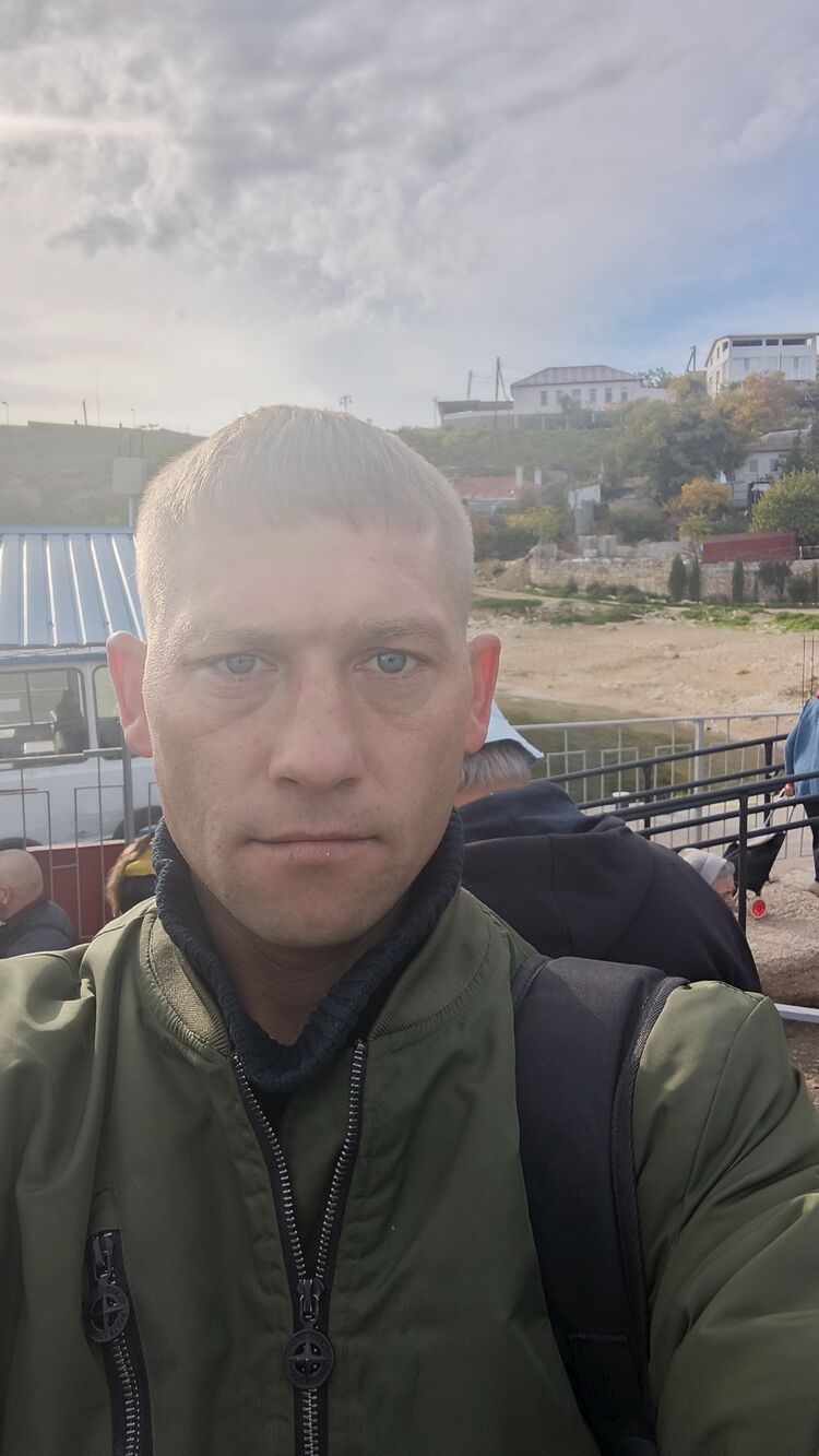  54238056  Anton, 42 ,    