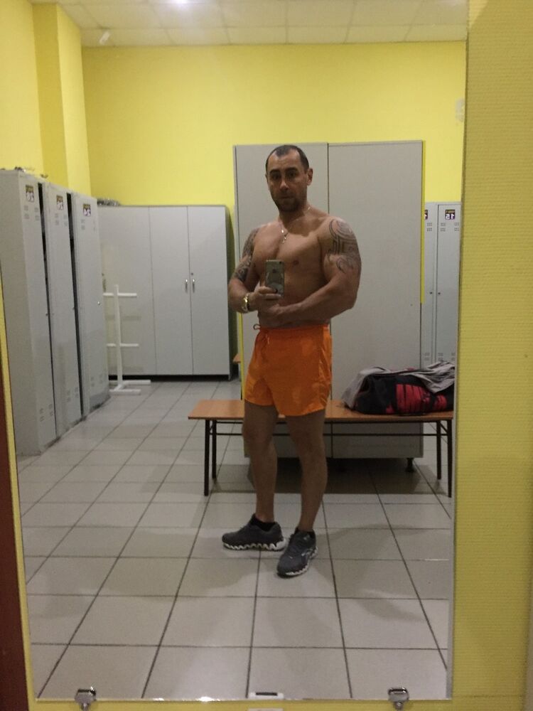  ,   Alex, 52 ,   