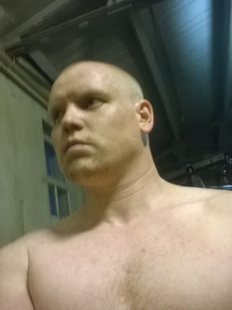  41039276  Ivan, 38 ,    